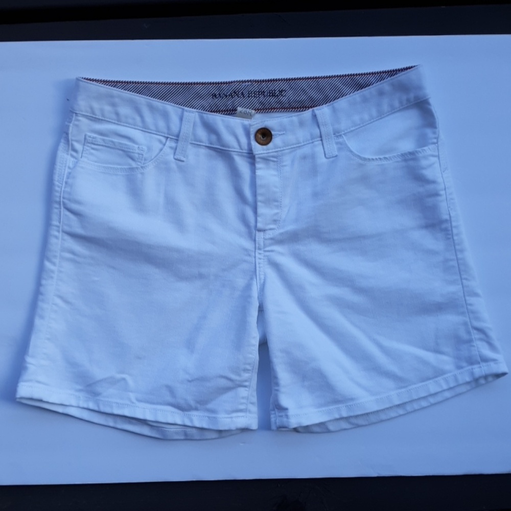 Banana Republic white shorts size 28